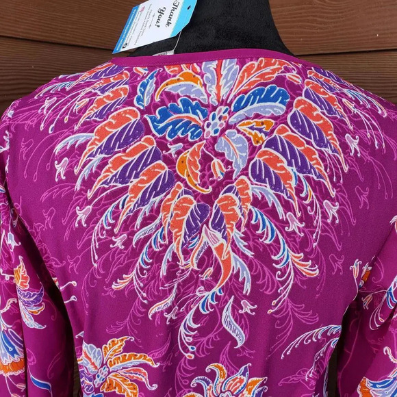 Bob Mackie Women's Raspberry V-Neck Floral Printed Woven Blouse Size XXS NWOT - Picture 11 of 16